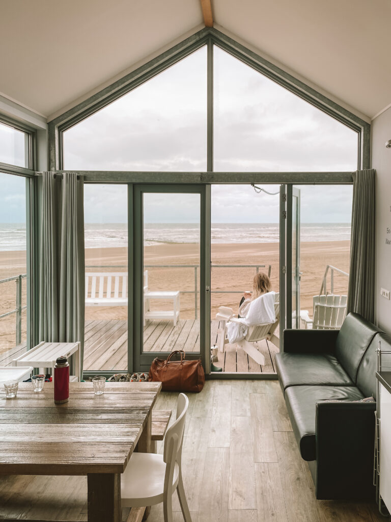 Reading habits during vacation with books and slow mornings