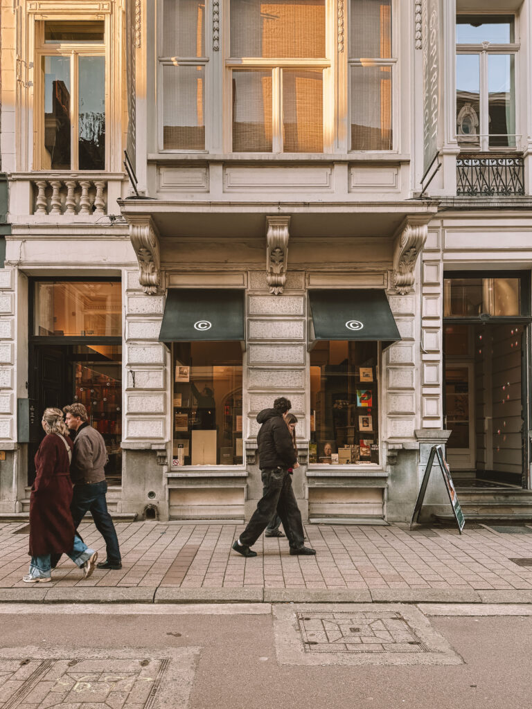 Coffee and bookshops in Ghent within walking distance