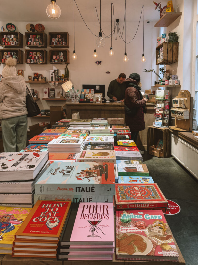 Kombination aus Buchhandlung und Designladen in Gent