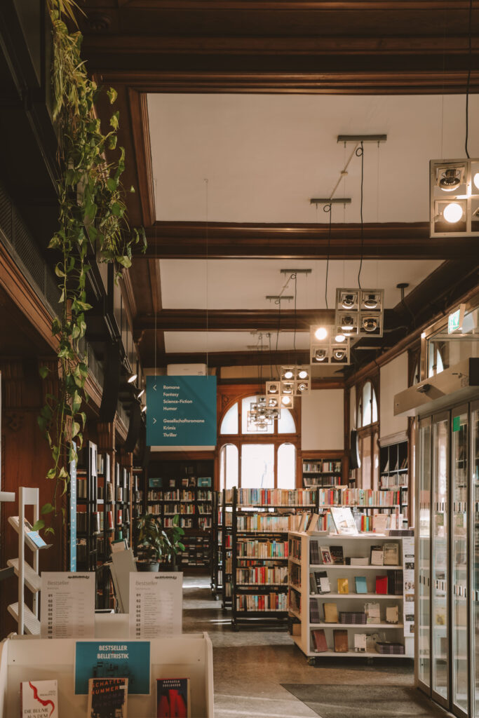 Innenraum der Stadtbibliothek Graz Zanklhof