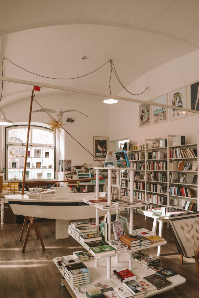 Bücherregale im Büchersegler Graz