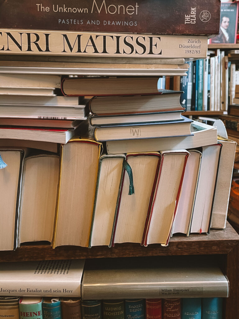 bookshelves bookstore Paris