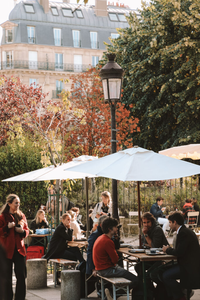 book café Paris atmosphere 