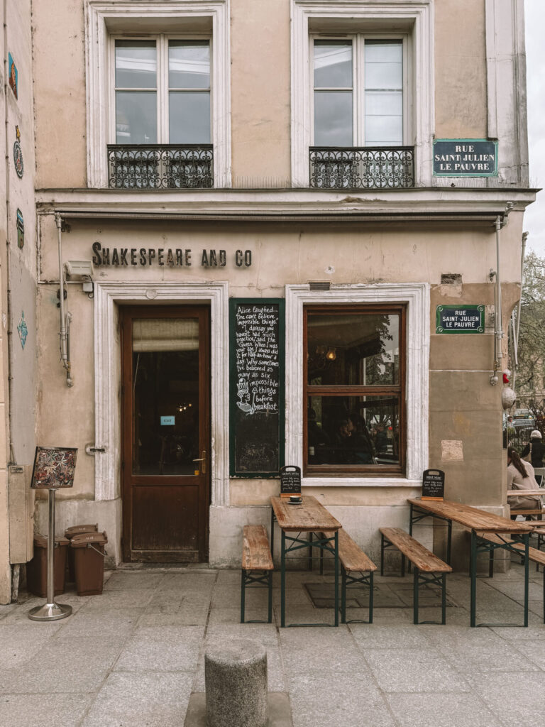 Shakespeare and co Paris Café