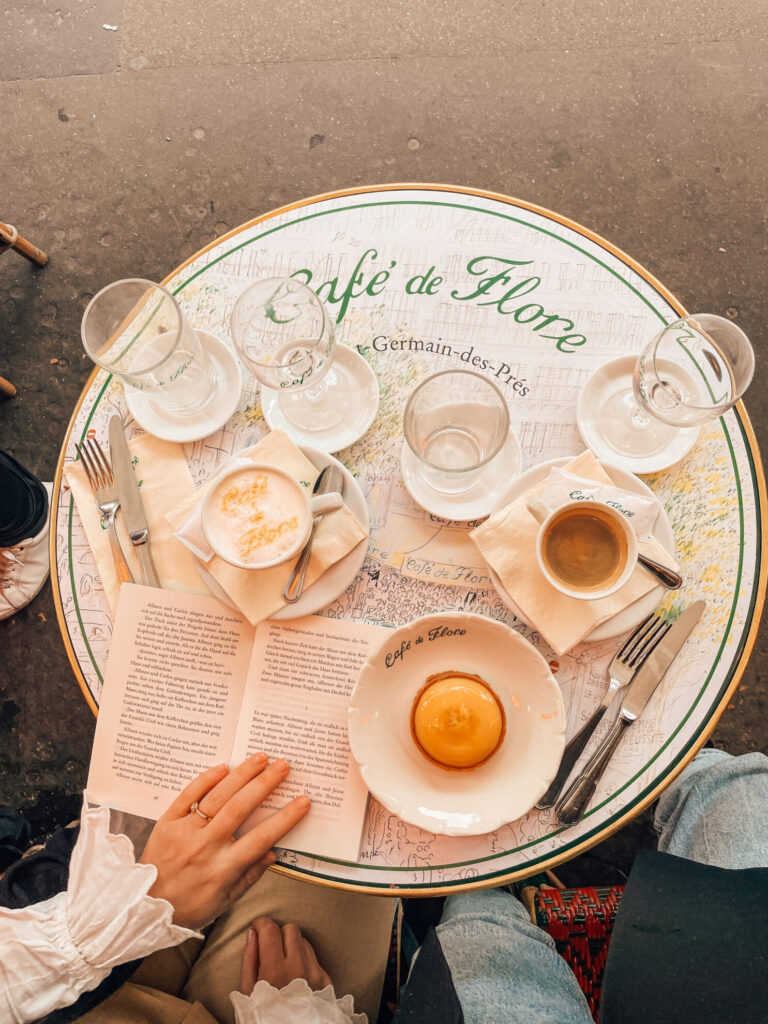 famous café littéraire in Paris