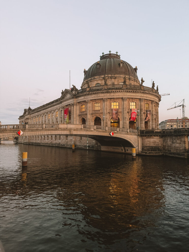 Autumn city walk through Berlin